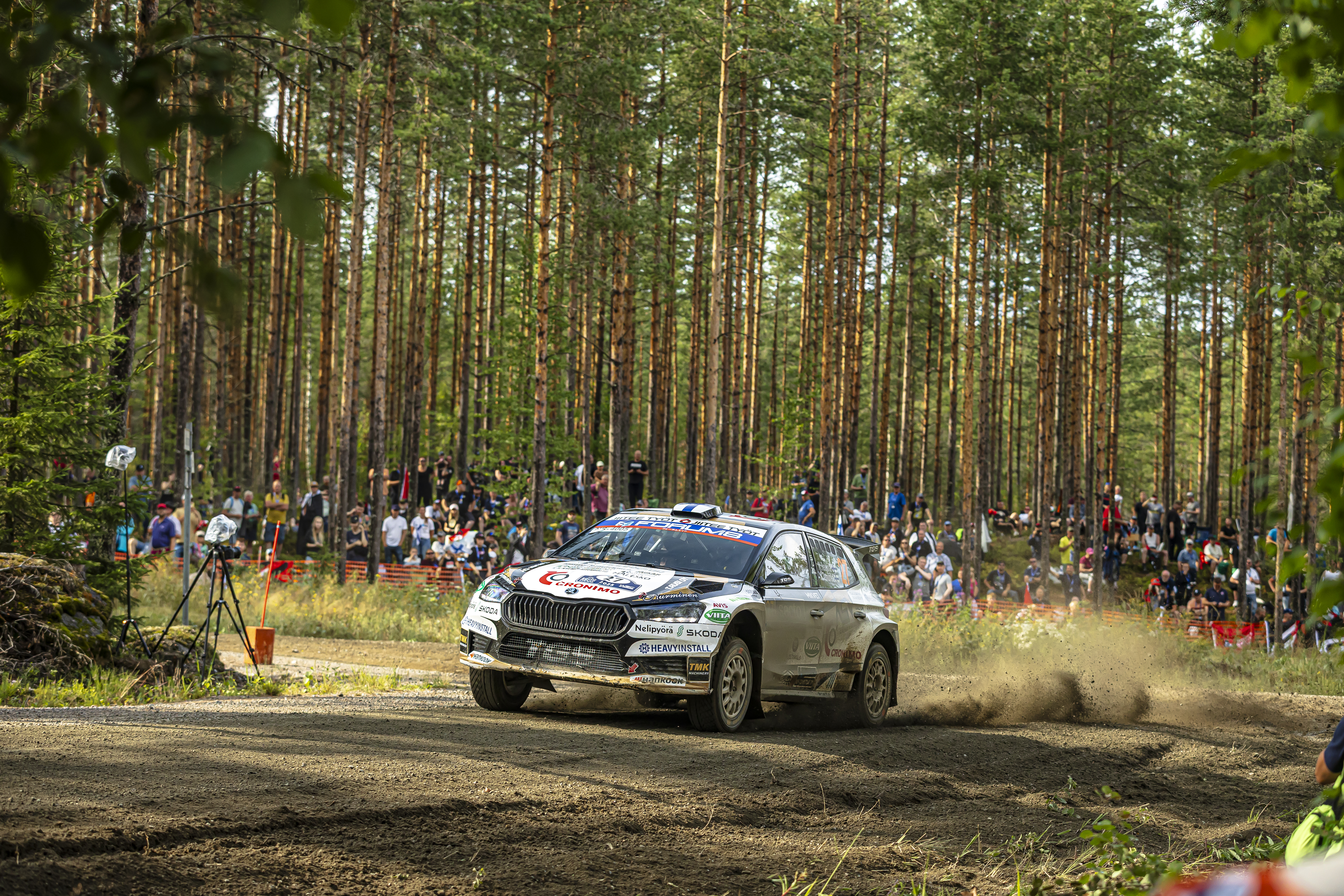 Chainsaws and sparklers. Discover the traditions of rally fans