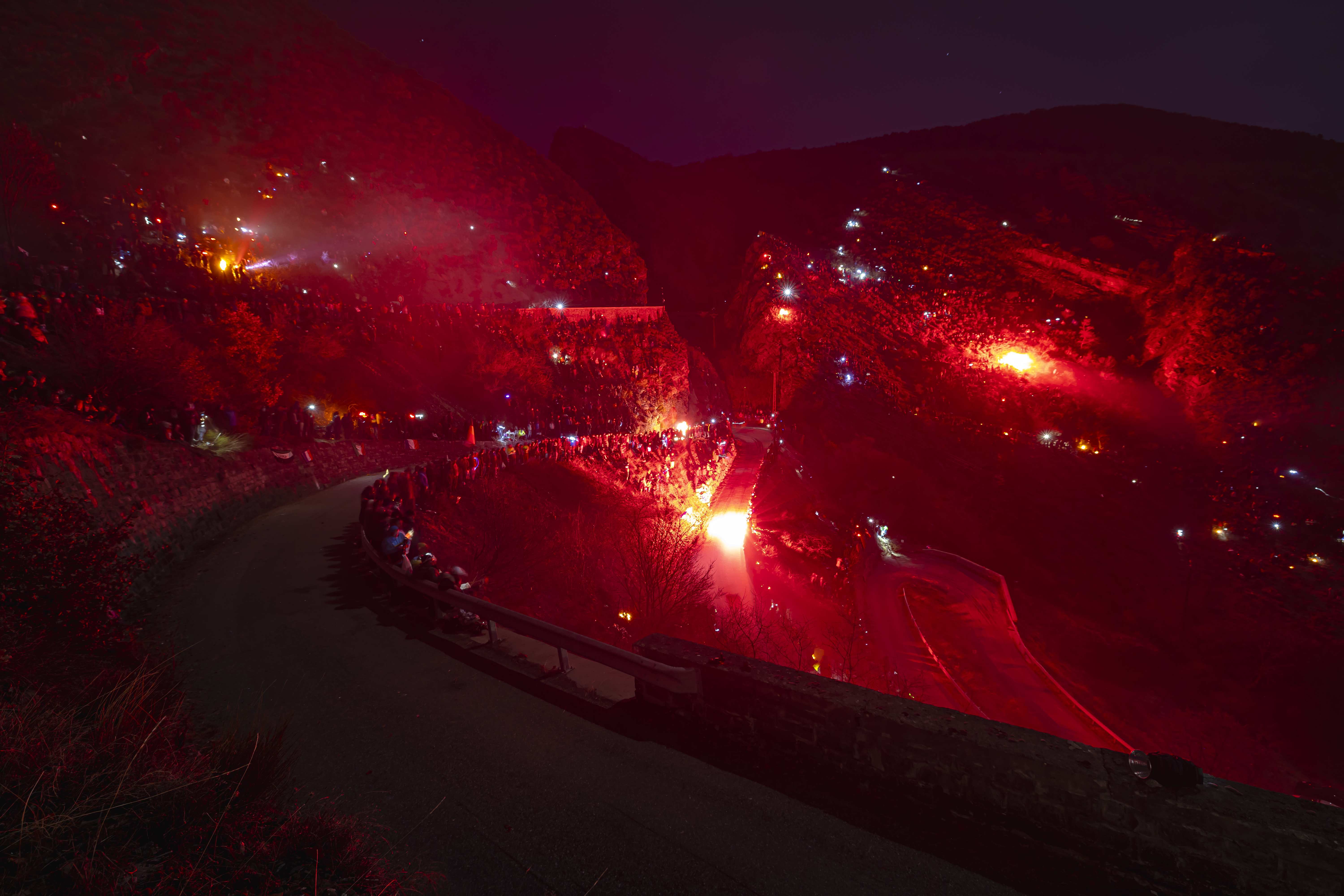 Chainsaws and sparklers. Discover the traditions of rally fans