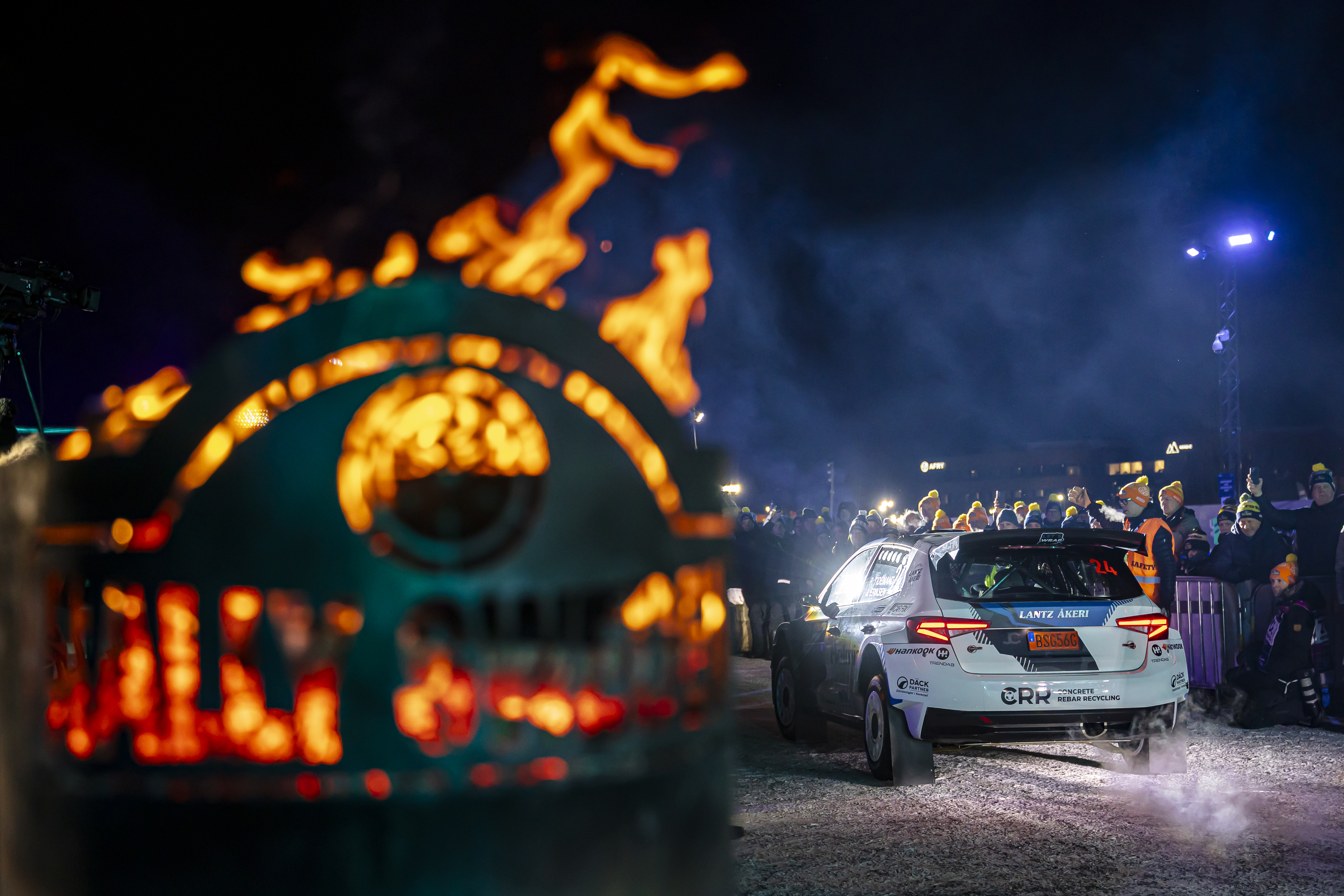 Chainsaws and sparklers. Discover the traditions of rally fans