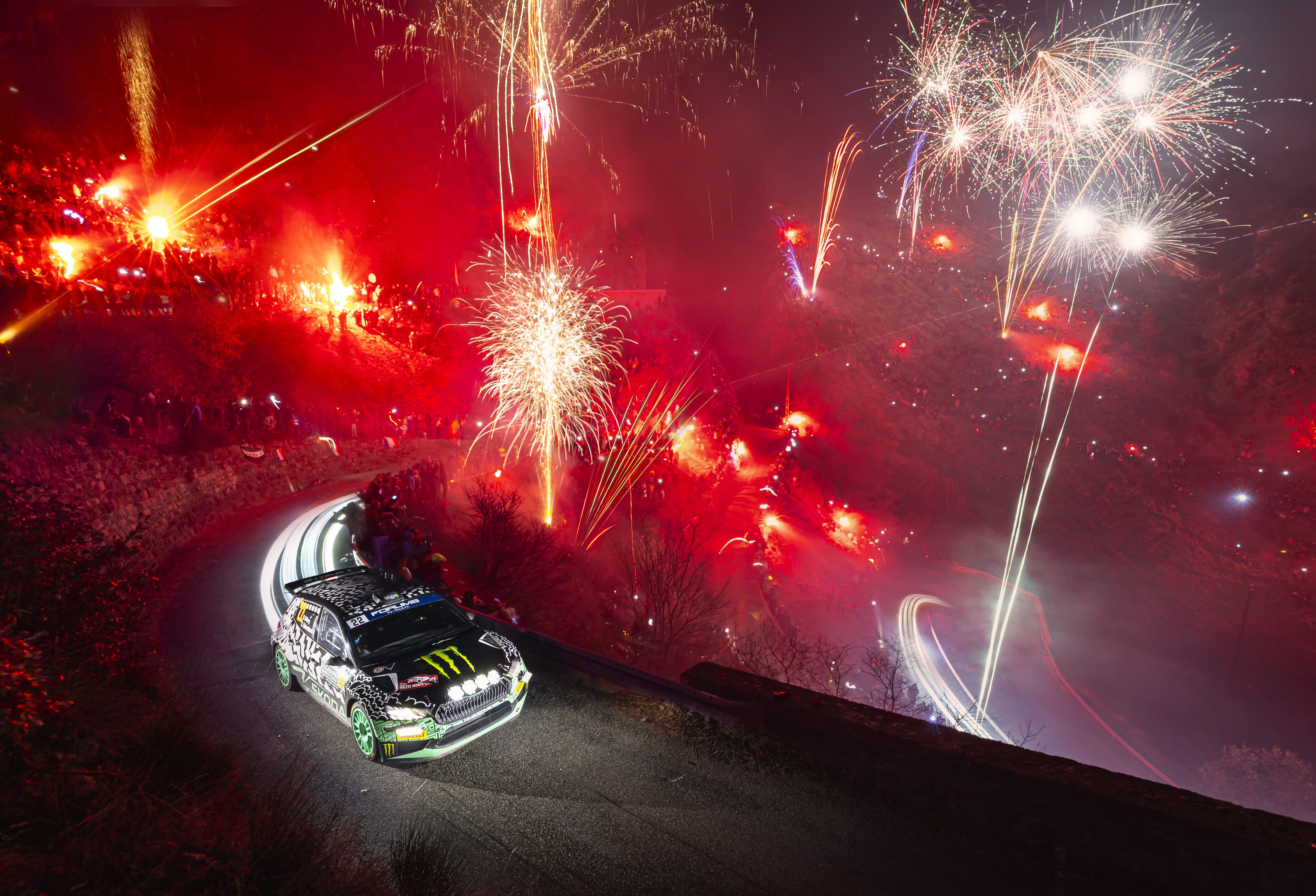Chainsaws and sparklers. Discover the traditions of rally fans